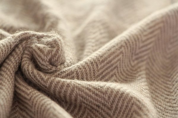 Découvrez le tissu tweed bouclette chloé en promo